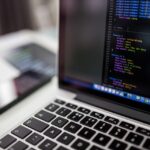 Tajemnice kodowania w grach retro: Od 8-bitowej magii do współczesnych gier